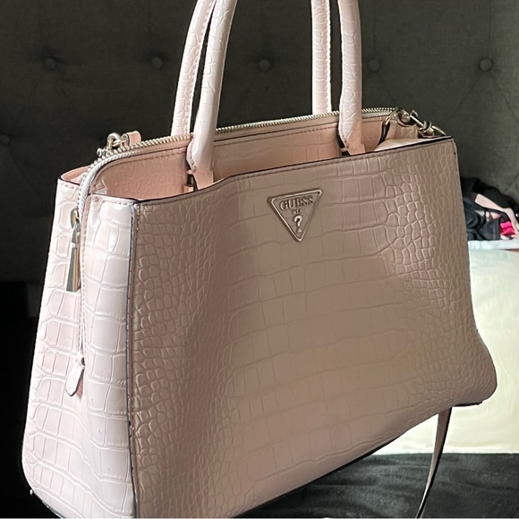 Light Pink Guess Bag - Picture 5 of 10